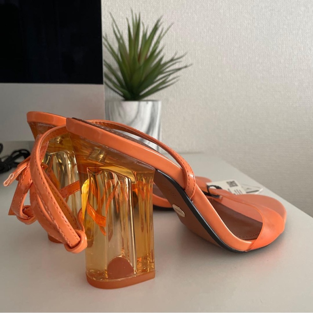β¨SUMMER READY β¨ NWT Zara Neon Dreams Orange Strappy Heels Size 8 - Picture 4 of 7